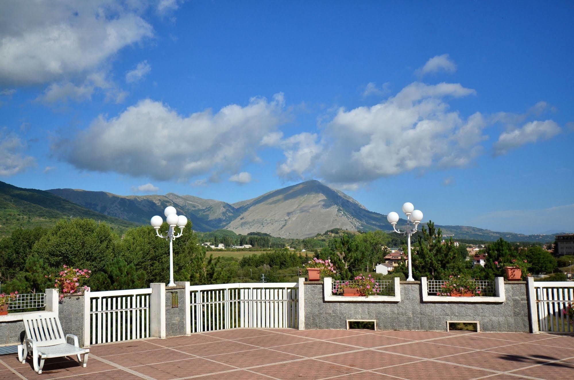 Grand Hotel Delle Rocche Rocca di Mezzo Exteriör bild